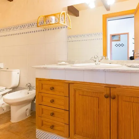 Casa vacanze Murtera- Traditional Country Manor House For 9 People 5 Bedrooms And 4 Bathrooms Near Sant Llorenc